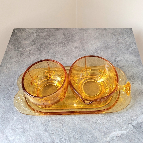 VTG Amber Glass Clover flower Creamer & Sugar Bowl On Matching Tray - Picture 2 of 10
